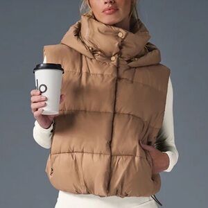 Alo Yoga Gold Rush Puffer Vest Toasted Almond XS